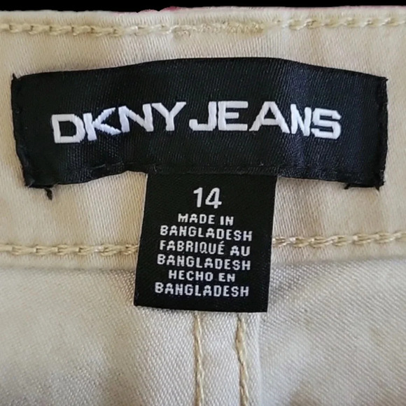 NWOT DKNY Jean's Bermuda Shorts - Picture 5 of 5